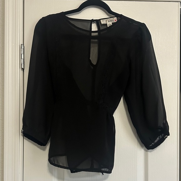 Derek Heart Black Asymmetrical Cut Out Blouse size large - Picture 1 of 11